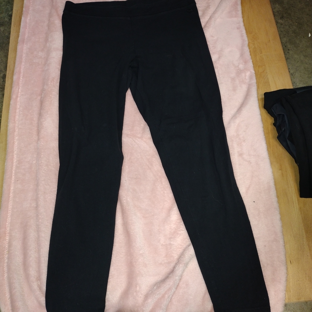 Black VS pink leggings